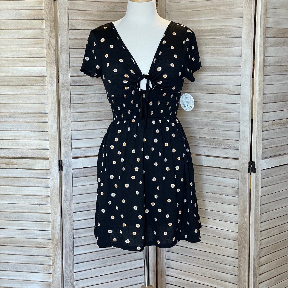 Sexy Romantic Summer Spring Mini Dress Black with Daisy Print Open Back Medium